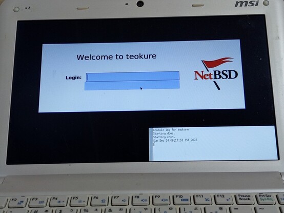 N455 ネットブックでの xdmログイン画面 「ておくれへようこそ」
